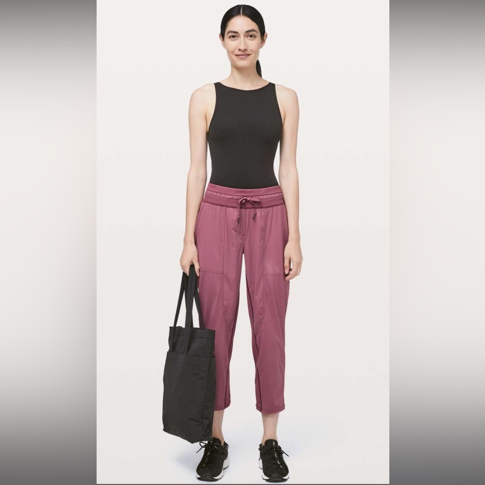NWOT Lululemon Dance Studio Crop 25" Size 12